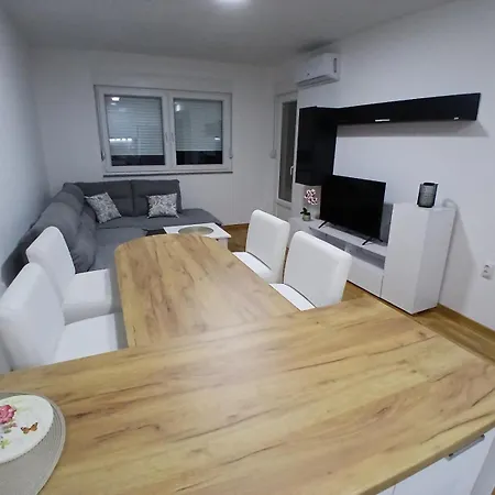 Kej Lux Apartman Bosanska Gradiska Exterior photo