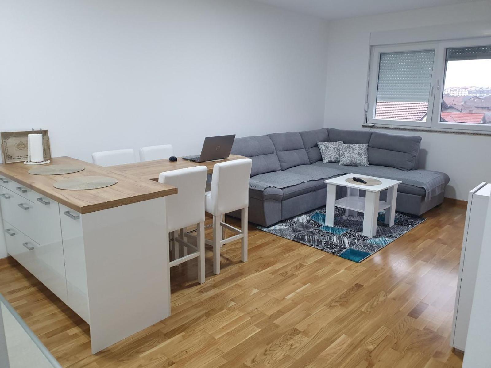 Kej Lux Apartment *